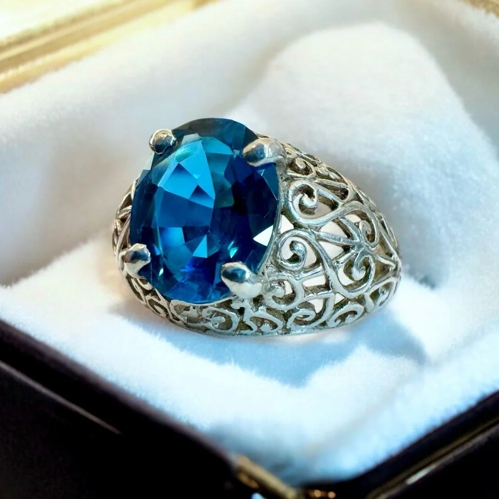 Estate London Blue Topaz Sterling Silver Ring (8.75)